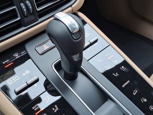 New 2026 Porsche Macan image 35