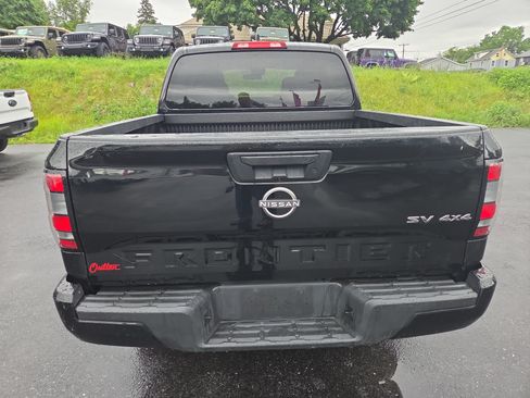 Used 2022 Nissan Frontier SV AWD/4WD image 5