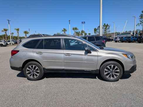 Used 2017 Subaru Outback 2.5i Limited image 3