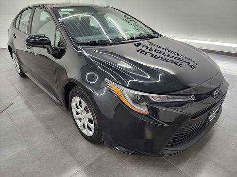 Used 2024 Toyota Corolla LE image 2