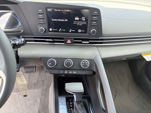 New 2026 Hyundai Elantra SE image 25