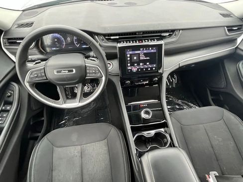 Used 2023 Jeep Grand Cherokee L Laredo image 10