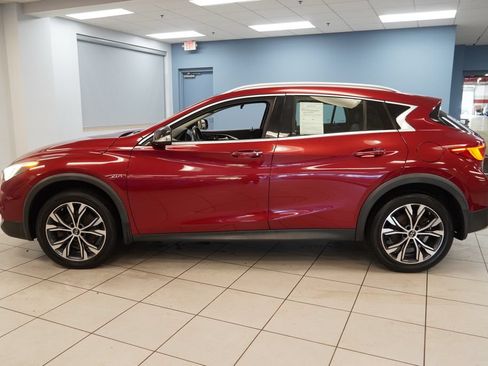 Used 2017 INFINITI QX30 Premium w/ Navigation Package AWD/4WD image 2