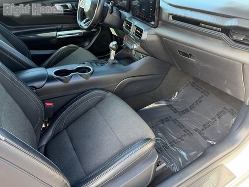 Used 2024 Ford Mustang Convertible image 13