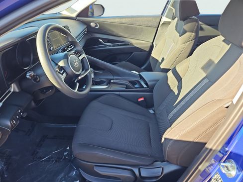 Used 2023 Hyundai Elantra SE w/ Cargo Package image 26