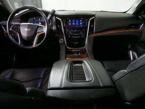 Used 2018 Cadillac Escalade ESV Luxury AWD/4WD image 26