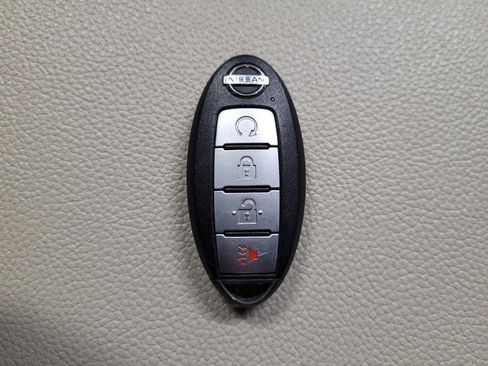 Used 2021 Nissan Titan SV w/ SV Convenience Package image 32