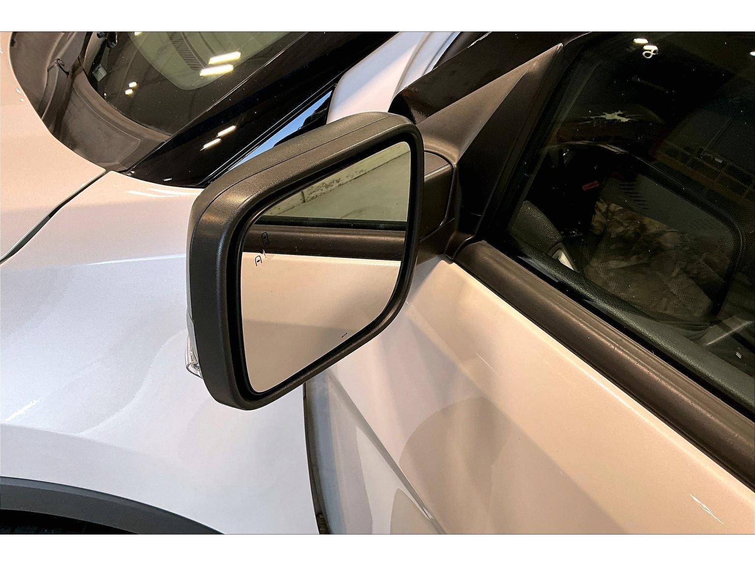 Used 2019 Ford Explorer XLT w/ Equipment Group 201A AWD/4WD image 31