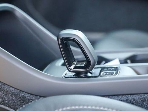 Used 2025 Volvo XC40 B5 Core w/ Protection Package Premier image 25