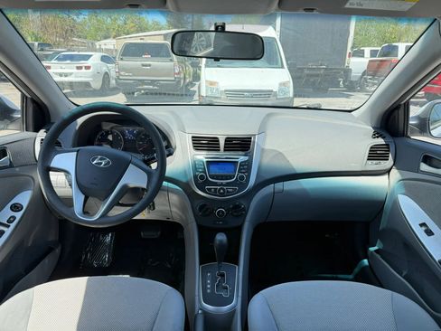 Used 2012 Hyundai Accent GLS FWD image 7