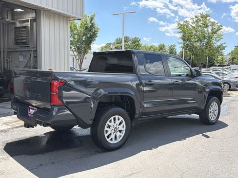 Used 2025 Toyota Tacoma SR5 AWD/4WD image 5