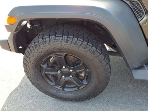 Used 2018 Jeep Wrangler Unlimited Sport S AWD/4WD image 9