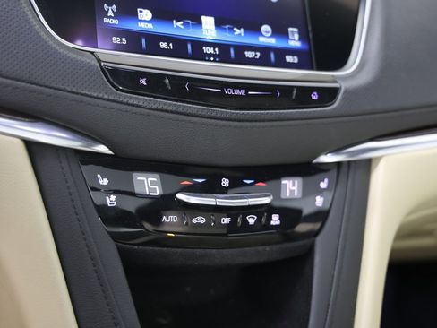 Certified 2019 Cadillac XT5 Premium Luxury image 19
