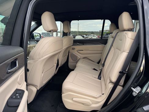 Used 2025 Jeep Grand Cherokee L Limited w/ Luxury Tech Group II AWD/4WD image 33