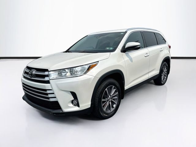Used 2019 Toyota Highlander XLE AWD/4WD image 4