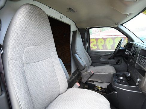 Used 2013 Chevrolet Express 3500 RWD image 17