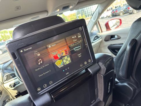 Used 2018 Chrysler Pacifica Touring-L Plus FWD image 27