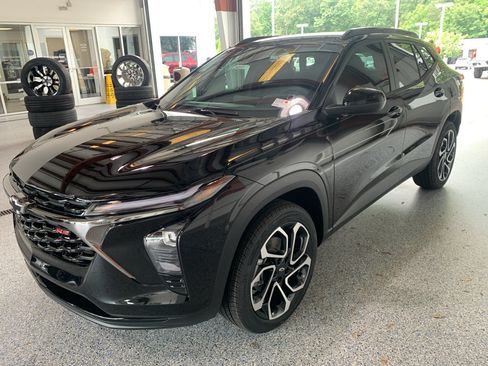 New 2026 Chevrolet Trax RS w/ Driver Confidence Package FWD image 4
