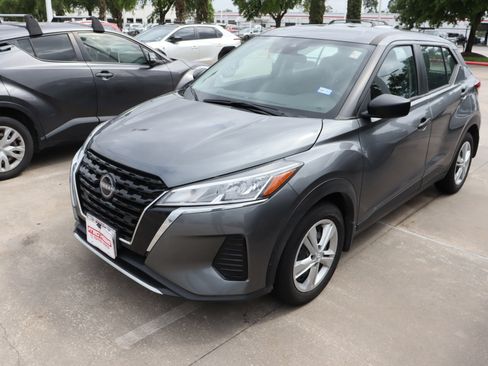 Used 2025 Nissan Kicks Play S image 5