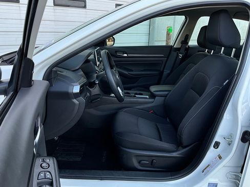 Used 2025 Nissan Altima 2.5 SV image 10