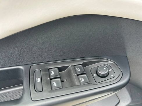 New 2026 Volkswagen Taos SE FWD image 44