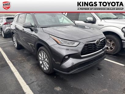 Used 2023 Toyota Highlander Limited