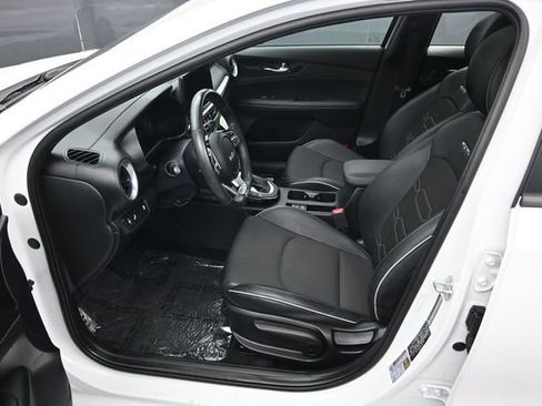 Used 2023 Kia Forte GT-Line w/ GT-Line Premium Package FWD image 9
