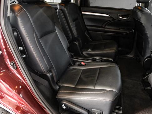 Used 2019 Toyota Highlander XLE image 46