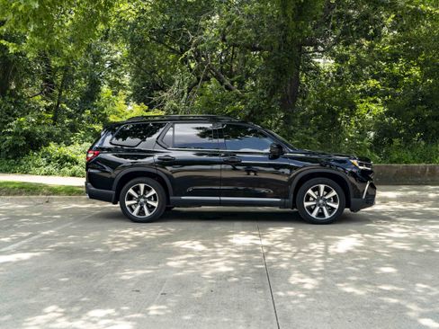 Used 2025 Honda Pilot Elite image 10