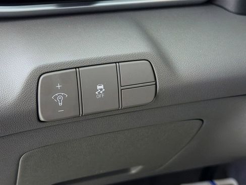 Used 2025 Hyundai Elantra Sport FWD image 12