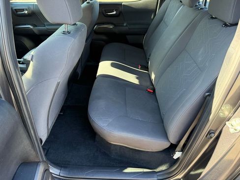 Used 2019 Toyota Tacoma TRD Off-Road image 12