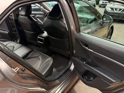 Used 2020 Toyota Camry SE FWD image 12