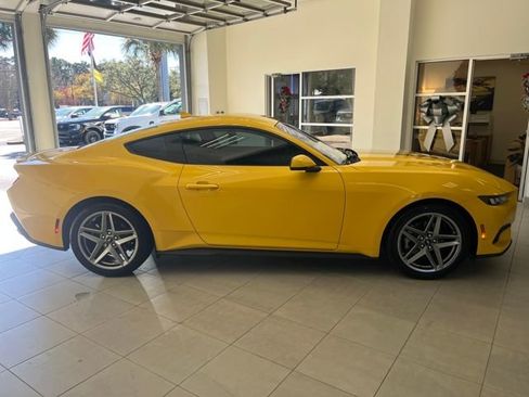 Used 2024 Ford Mustang Premium image 9