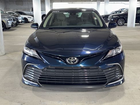 Used 2021 Toyota Camry LE image 3