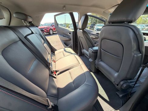 Used 2018 Chevrolet Bolt Premier w/ Driver Confidence II Package FWD image 33