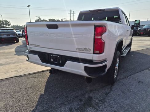 Used 2024 Chevrolet Silverado 2500 High Country w/ High Country Premium Package AWD/4WD image 4