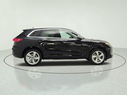 Used 2025 Audi Q5 Premium Plus w/ Premium Plus AWD/4WD image 4