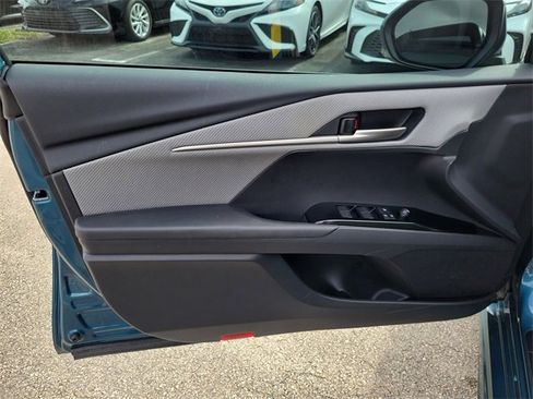 Used 2025 Toyota Camry SE image 12