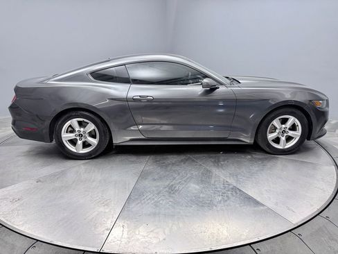 Used 2017 Ford Mustang Coupe image 4