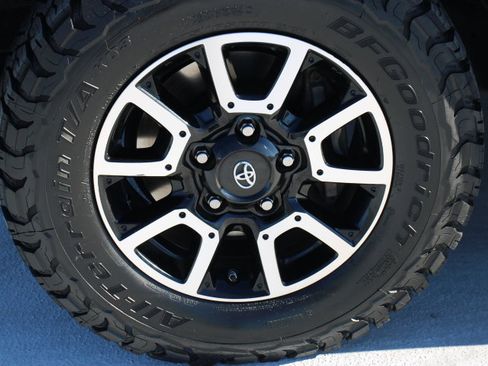 Used 2016 Toyota Sequoia SR5 image 10