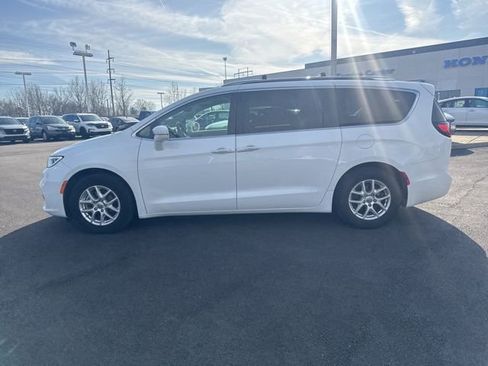 Used 2021 Chrysler Pacifica Touring-L image 17