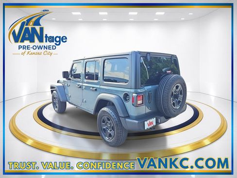 Used 2024 Jeep Wrangler Unlimited Sport AWD/4WD image 9