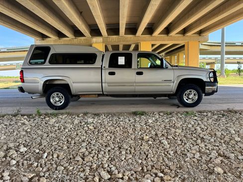 Used 2006 Chevrolet Silverado 2500 LT RWD image 2