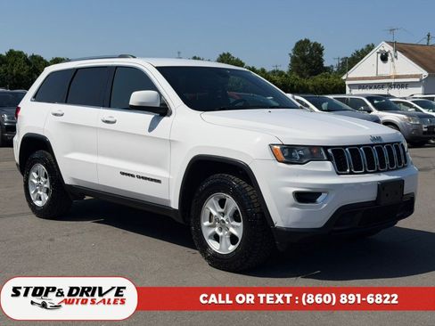 Used 2017 Jeep Grand Cherokee Laredo w/ Quick Order Package 23E AWD/4WD image 3