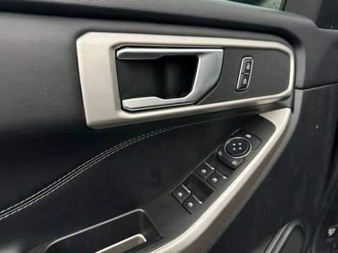 Used 2023 Ford Explorer XLT RWD image 11