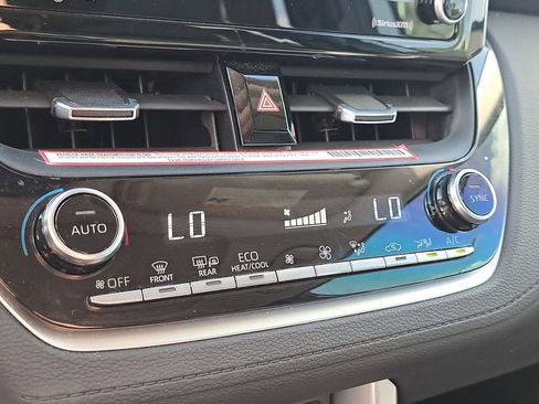 Certified 2022 Toyota Corolla Cross XLE image 24