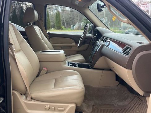 Used 2010 Chevrolet Tahoe LT w/ Luxury Package AWD/4WD image 11