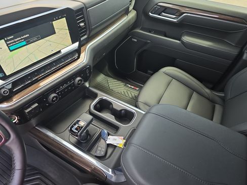Used 2025 Chevrolet Silverado 1500 LT Trail Boss w/ Convenience Package II AWD/4WD image 26