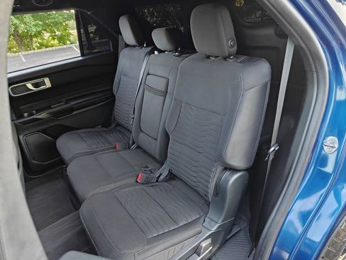 Used 2020 Ford Explorer XLT AWD/4WD image 16