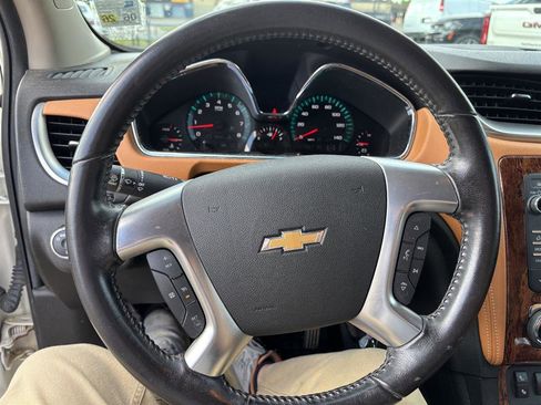 Used 2014 Chevrolet Traverse LT image 16